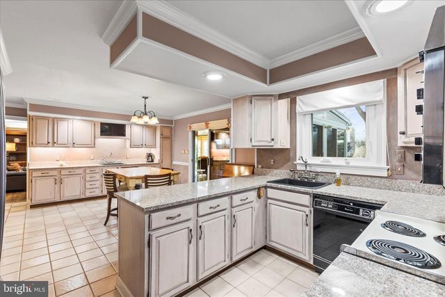 930 HICKORY HILL LN, York, PA 17402