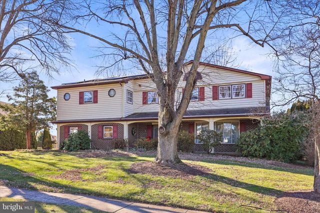 930 HICKORY HILL LN, York, PA 17402