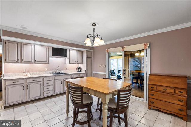 930 HICKORY HILL LN, York, PA 17402