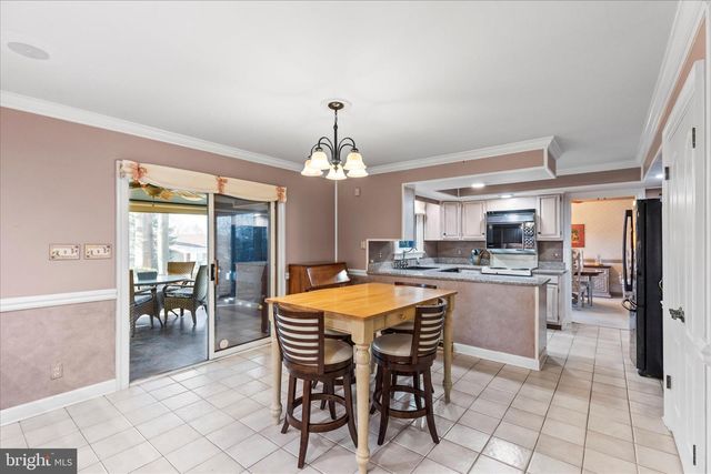 930 HICKORY HILL LN, York, PA 17402