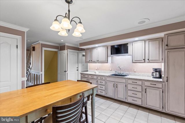 930 HICKORY HILL LN, York, PA 17402