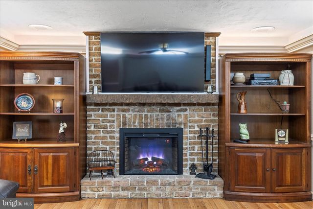 930 HICKORY HILL LN, York, PA 17402