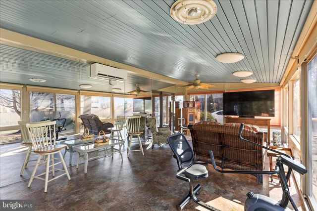 930 HICKORY HILL LN, York, PA 17402