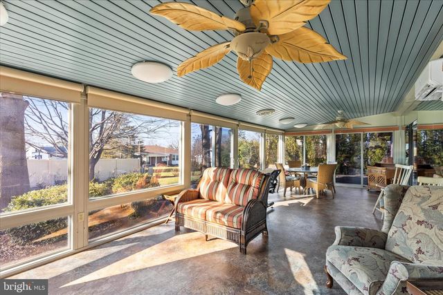 930 HICKORY HILL LN, York, PA 17402