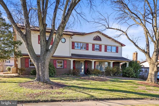 930 HICKORY HILL LN, York, PA 17402