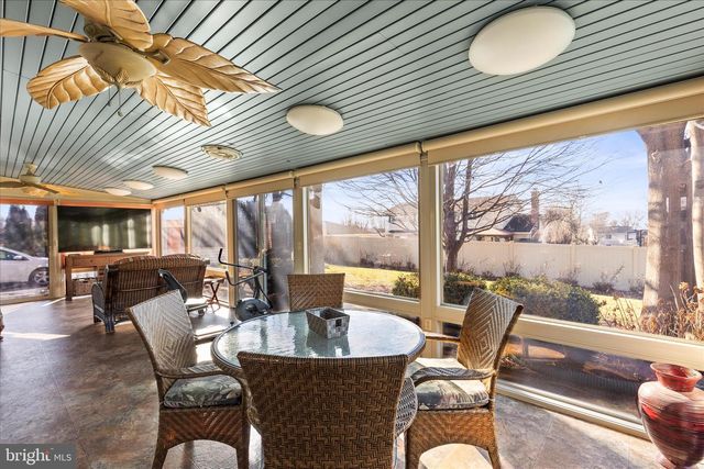 930 HICKORY HILL LN, York, PA 17402