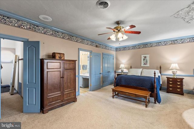 930 HICKORY HILL LN, York, PA 17402