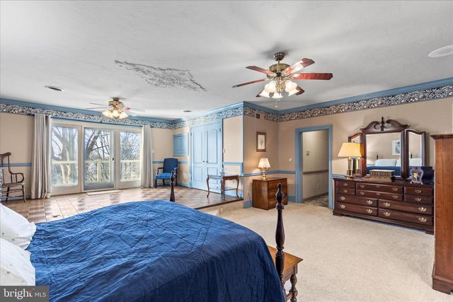 930 HICKORY HILL LN, York, PA 17402