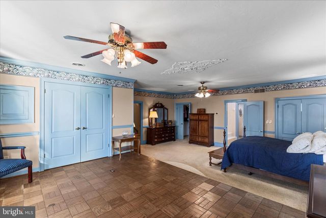 930 HICKORY HILL LN, York, PA 17402