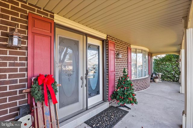 930 HICKORY HILL LN, York, PA 17402