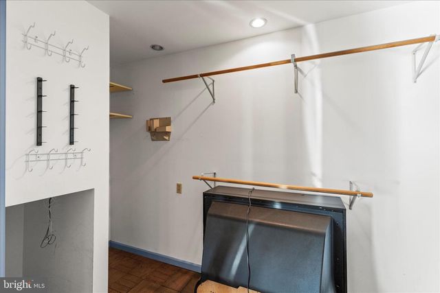 930 HICKORY HILL LN, York, PA 17402