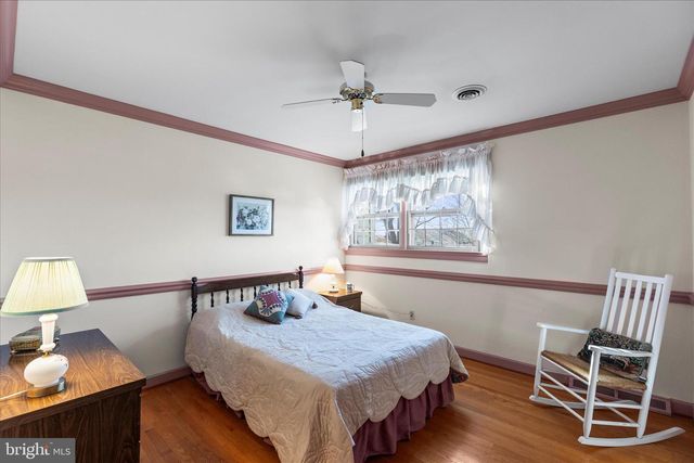 930 HICKORY HILL LN, York, PA 17402