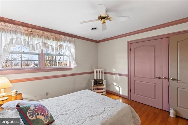 930 HICKORY HILL LN, York, PA 17402