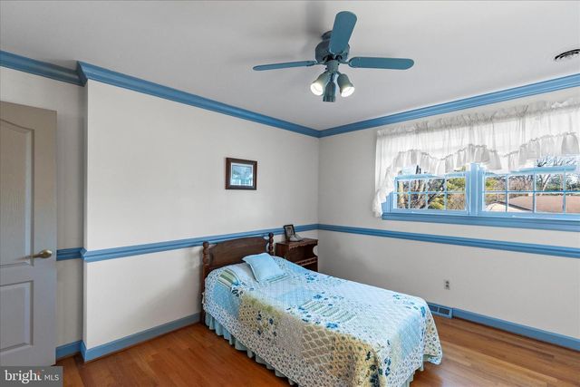 930 HICKORY HILL LN, York, PA 17402