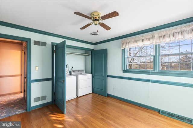 930 HICKORY HILL LN, York, PA 17402