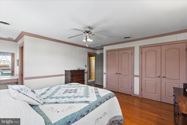 930 HICKORY HILL LN, York, PA 17402