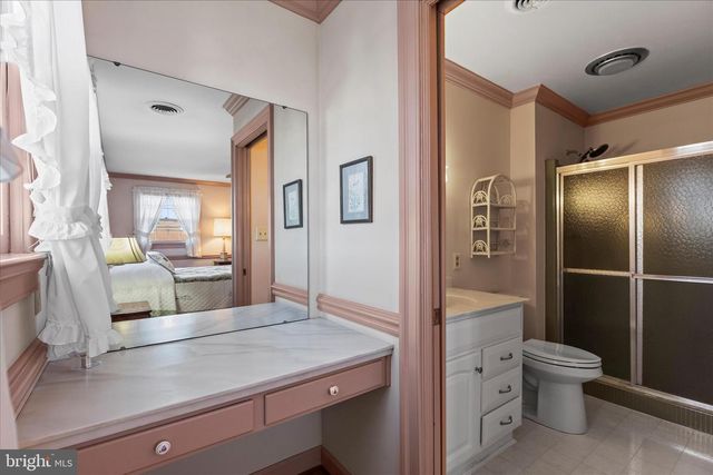 930 HICKORY HILL LN, York, PA 17402