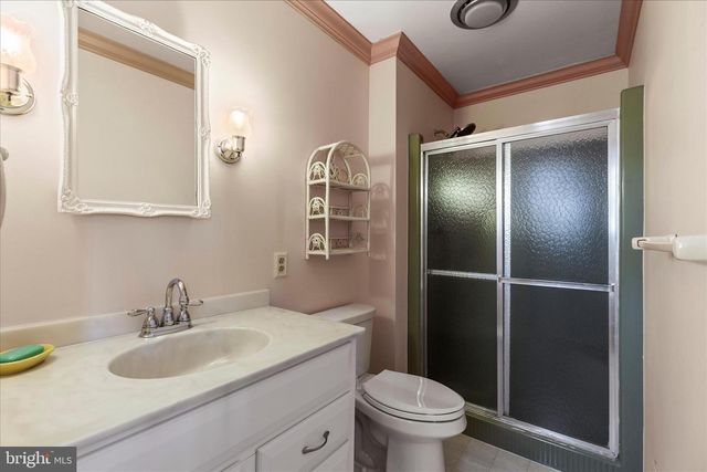 930 HICKORY HILL LN, York, PA 17402