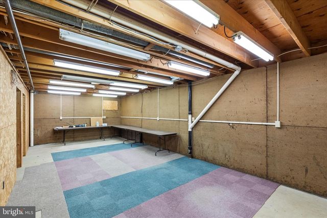 930 HICKORY HILL LN, York, PA 17402