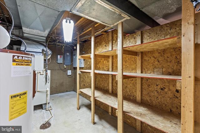 930 HICKORY HILL LN, York, PA 17402