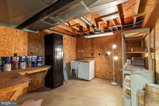 930 HICKORY HILL LN, York, PA 17402