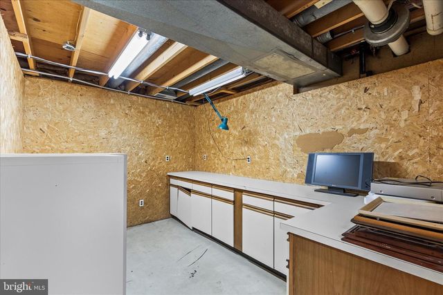 930 HICKORY HILL LN, York, PA 17402