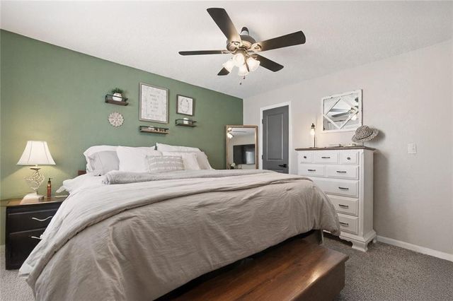 1610 SE Camelot Court, Oak Grove, MO 64075