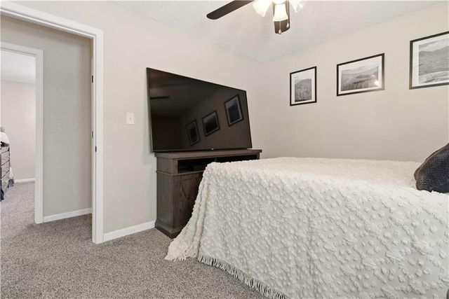 1610 SE Camelot Court, Oak Grove, MO 64075