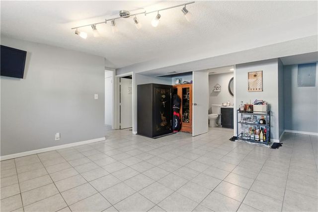 1610 SE Camelot Court, Oak Grove, MO 64075