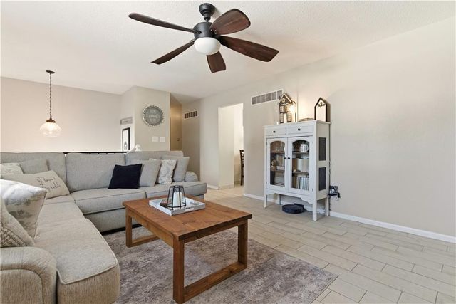 1610 SE Camelot Court, Oak Grove, MO 64075