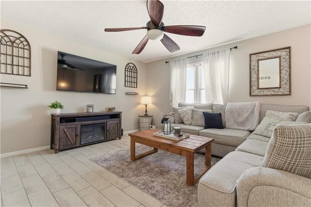 1610 SE Camelot Court, Oak Grove, MO 64075