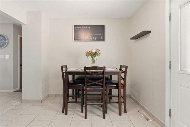 1610 SE Camelot Court, Oak Grove, MO 64075