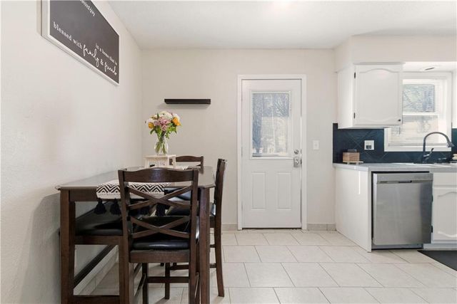 1610 SE Camelot Court, Oak Grove, MO 64075