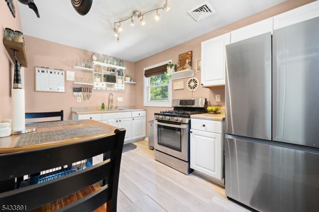 41 N Riverview Rd, Phillipsburg Town, NJ 08865
