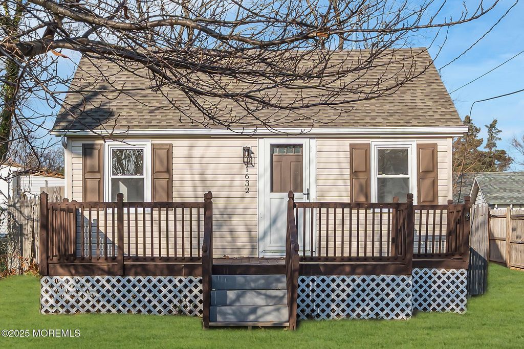 1632 Farragut Avenue, Toms River, NJ 08753