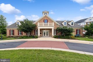 44589 YORK CREST TER #200, Ashburn, VA 20147