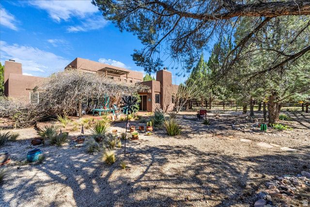 693 N PINION HILLS DR, Dammeron Valley, UT 84783