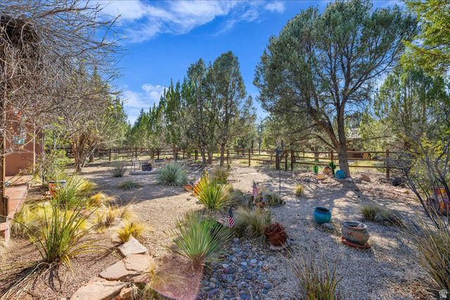 693 N PINION HILLS DR, Dammeron Valley, UT 84783