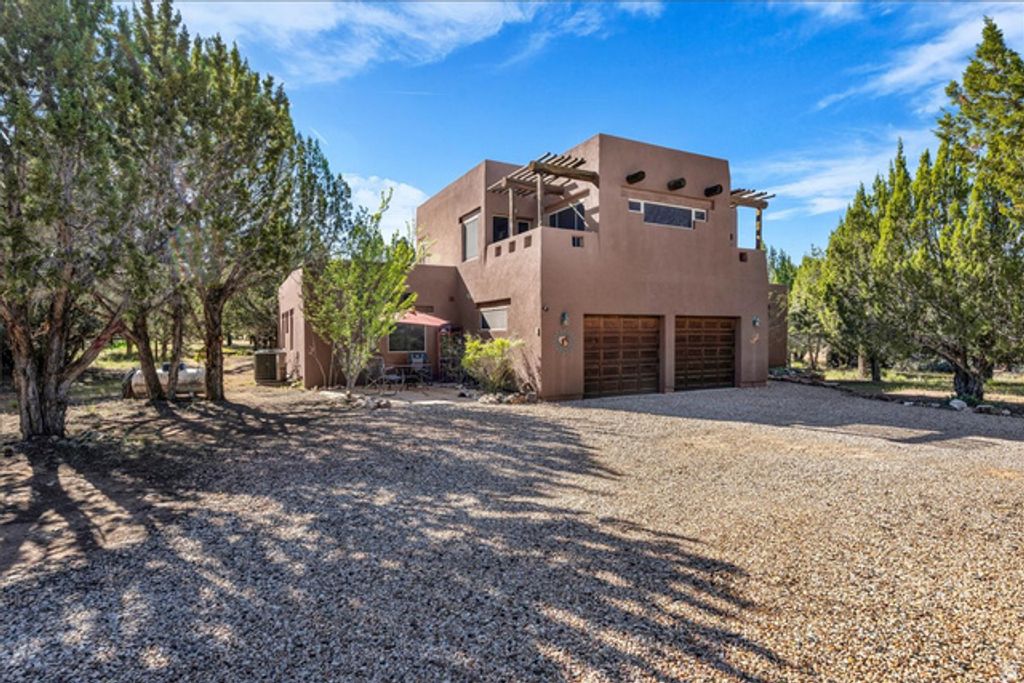 693 N PINION HILLS DR, Dammeron Valley, UT 84783