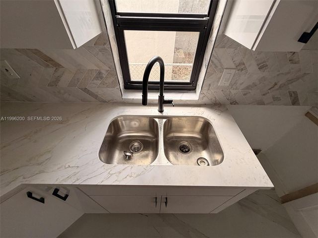 1261 NW 45th St, Miami, FL 33142