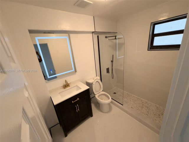 1261 NW 45th St, Miami, FL 33142