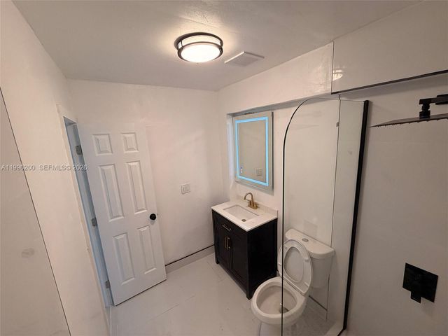 1261 NW 45th St, Miami, FL 33142