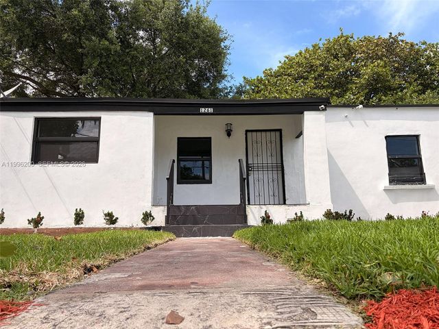 1261 NW 45th St, Miami, FL 33142