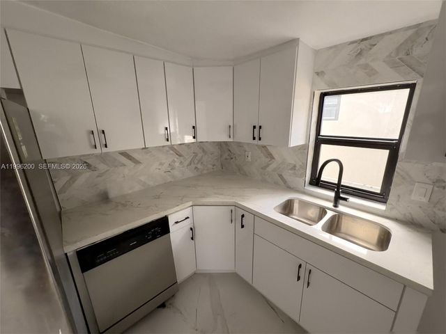 1261 NW 45th St, Miami, FL 33142