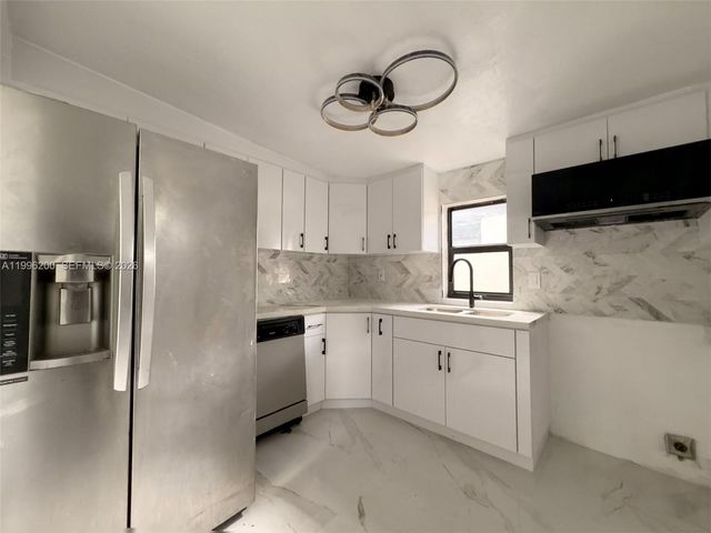 1261 NW 45th St, Miami, FL 33142