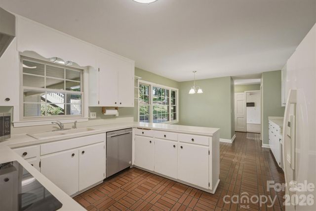 102 Woodland Drive, Morganton, NC 28655