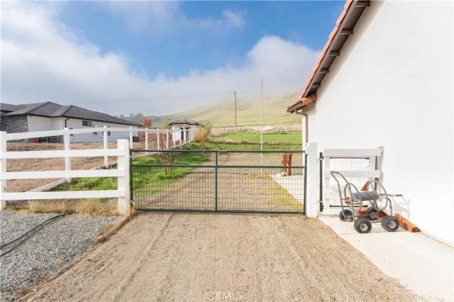 16605 Deer Creek Drive, Springville, CA 93265