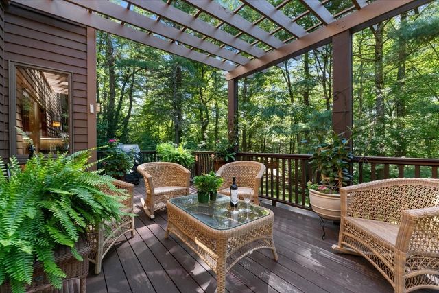 53 Green Ln, Sherborn, MA 01770