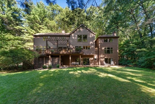 53 Green Ln, Sherborn, MA 01770