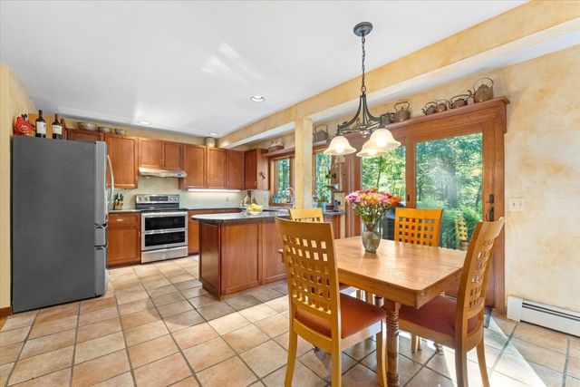 53 Green Ln, Sherborn, MA 01770